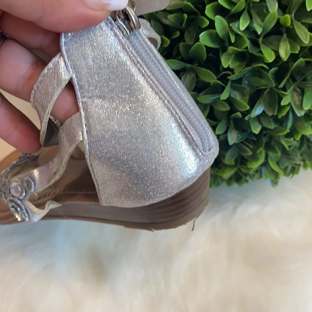 DAISY FUENTES Gilda sandals.